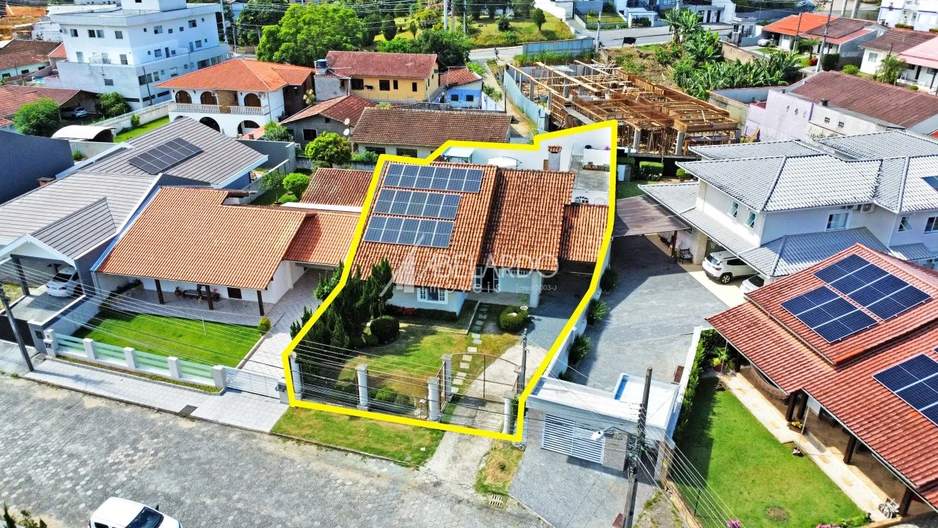 Casa · à venda · 3 quartos · 200m² · Velha Central, Blumenau