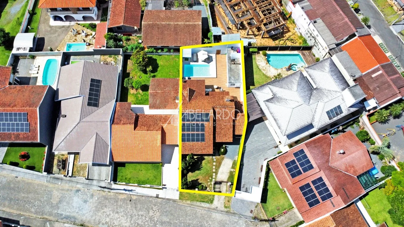 Casa · à venda · 3 quartos · 200m² · Velha Central, Blumenau