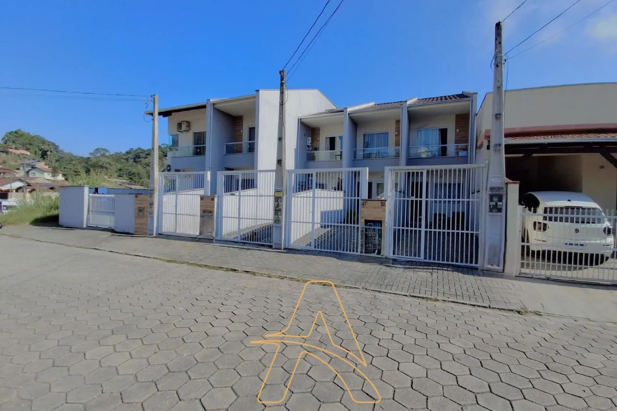 Sobrado á Venda com 2 Dormitórios no Bairro Itoupavazinha — foto 2