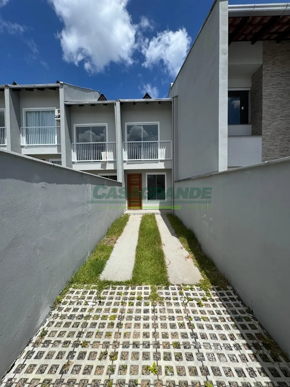 Sobrado NOVO à venda no bairro Itoupava Central com amplo espaço de terreno nos fundos. — foto 2