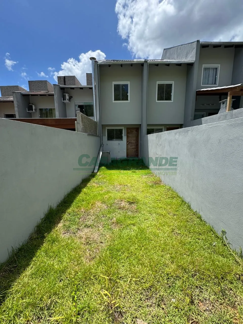 Sobrado NOVO à venda no bairro Itoupava Central com amplo espaço de terreno nos fundos. — foto 4
