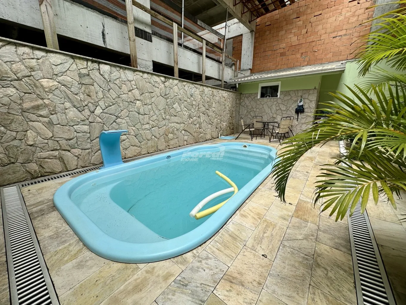 Casa com piscina disponível para locação no Centro de Balneário Piçarras. (Cód. 22713) - foto 1