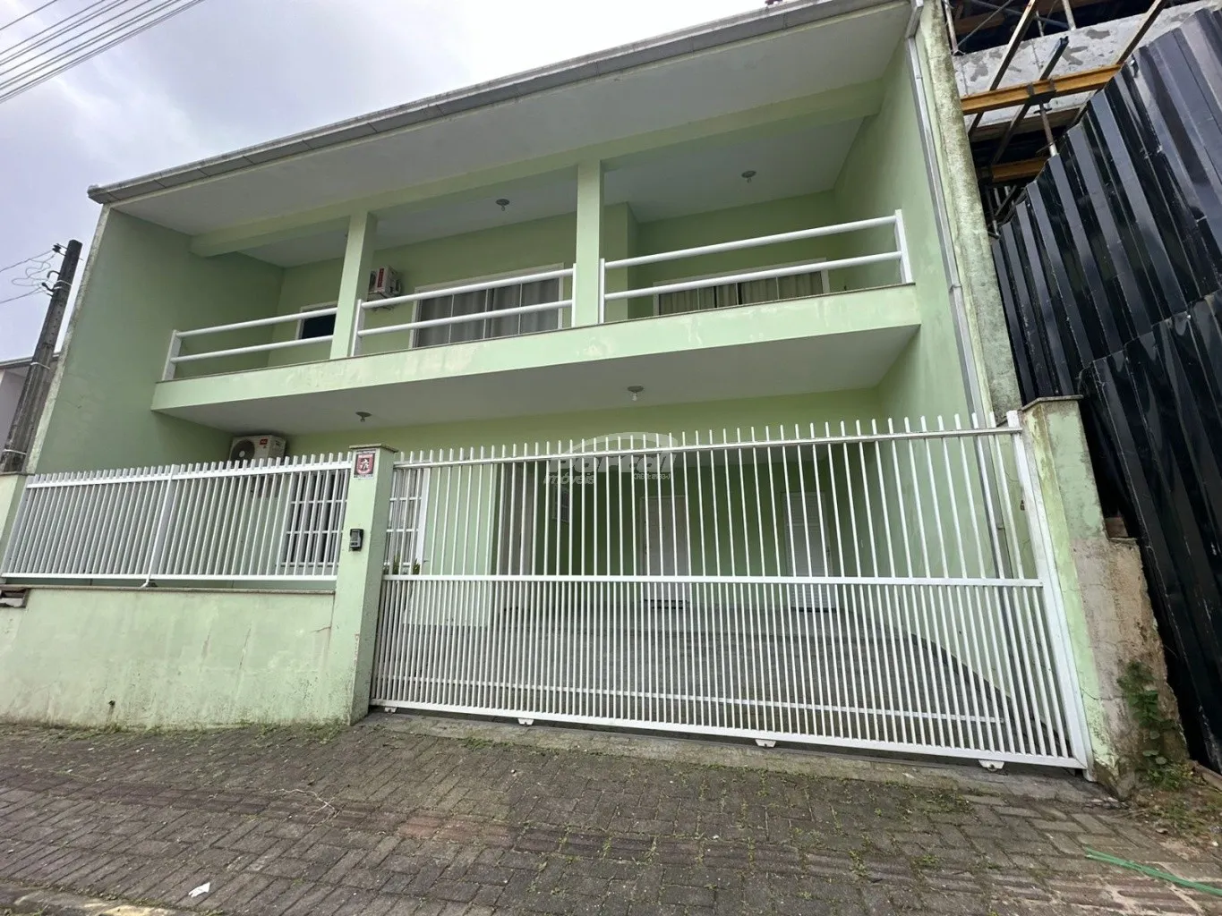Casa com piscina disponível para locação no Centro de Balneário Piçarras. (Cód. 22713) — foto 2