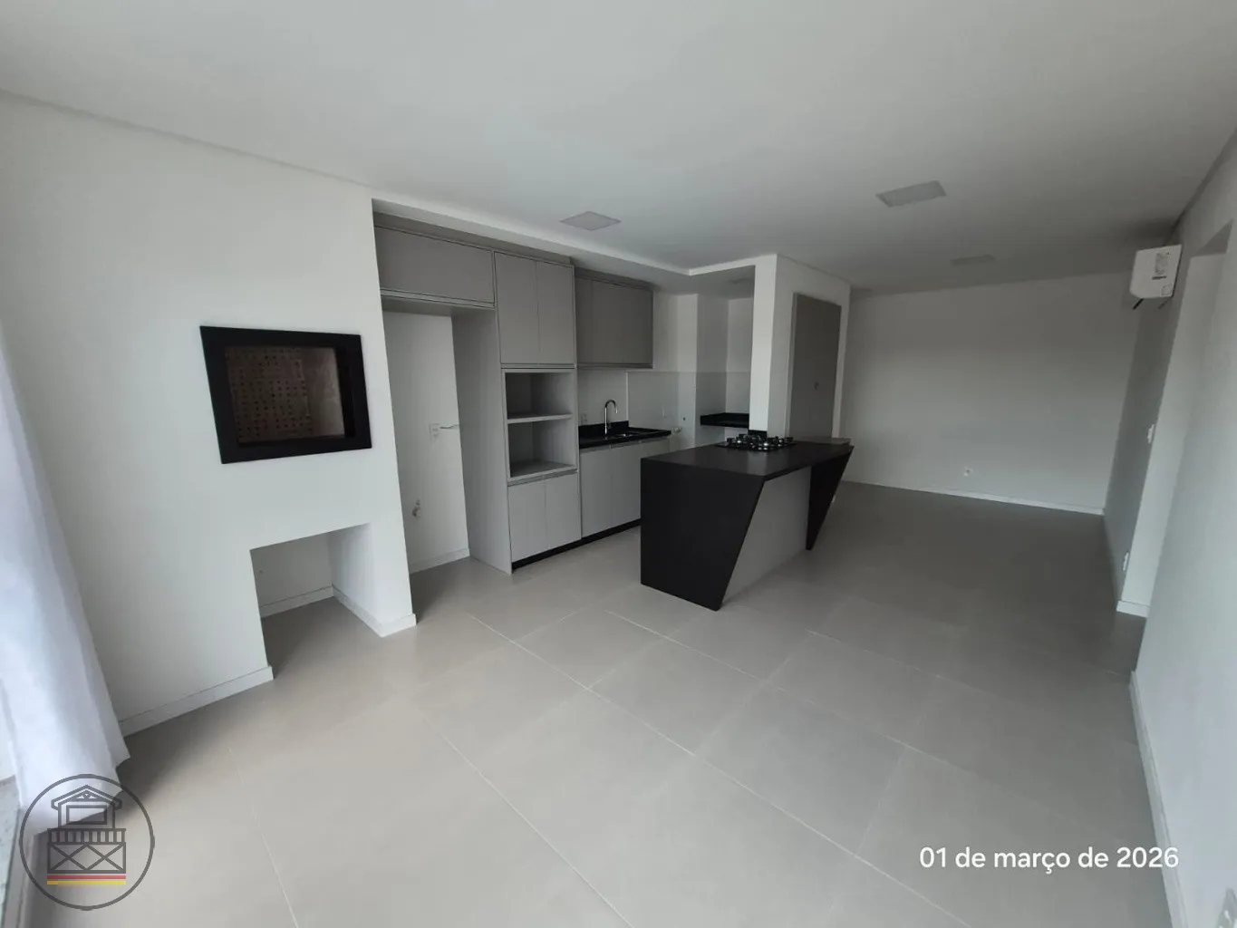 Apartamento amplo, de frente para a rua, com ótima vista e excelente posição solar. Ideal para quem busca conforto, espaço e um condomínio completo. — foto 2