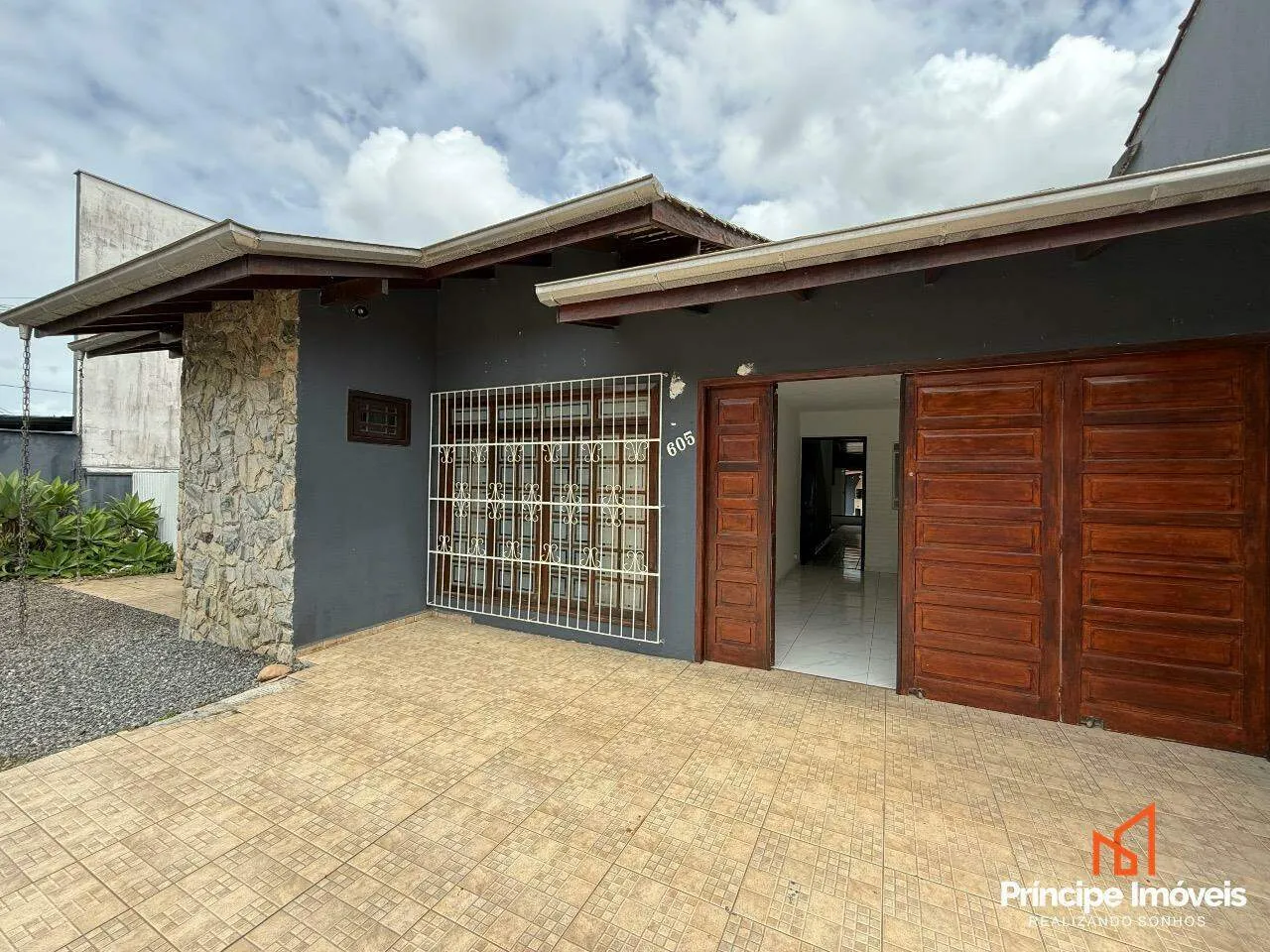 Casa com 3 quartos no Saguaçu em Joinville - foto 1