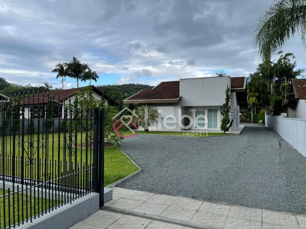 Imóvel lindíssimo com duas casas no Bairro Ribeirão Areia na cidade de Pomerode com 258,00m de área construída e terreno de 3.688,00m. - foto 1