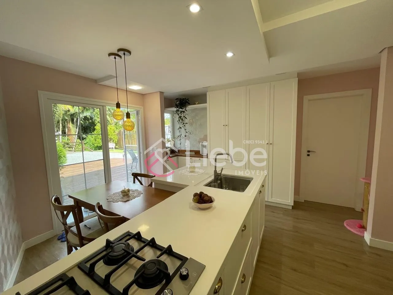 Imóvel lindíssimo com duas casas no Bairro Ribeirão Areia na cidade de Pomerode com 258,00m de área construída e terreno de 3.688,00m. — foto 4