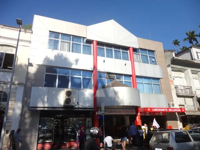 Sala comercial localizada no Centro de Joinville, possuindo 32,4 m. — foto 2