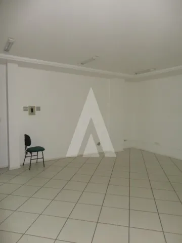 Sala comercial localizada no Centro de Joinville, possuindo 32,4 m. — foto 4