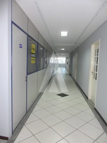 Sala comercial localizada no Centro de Joinville, possuindo 32,4 m. — foto 6