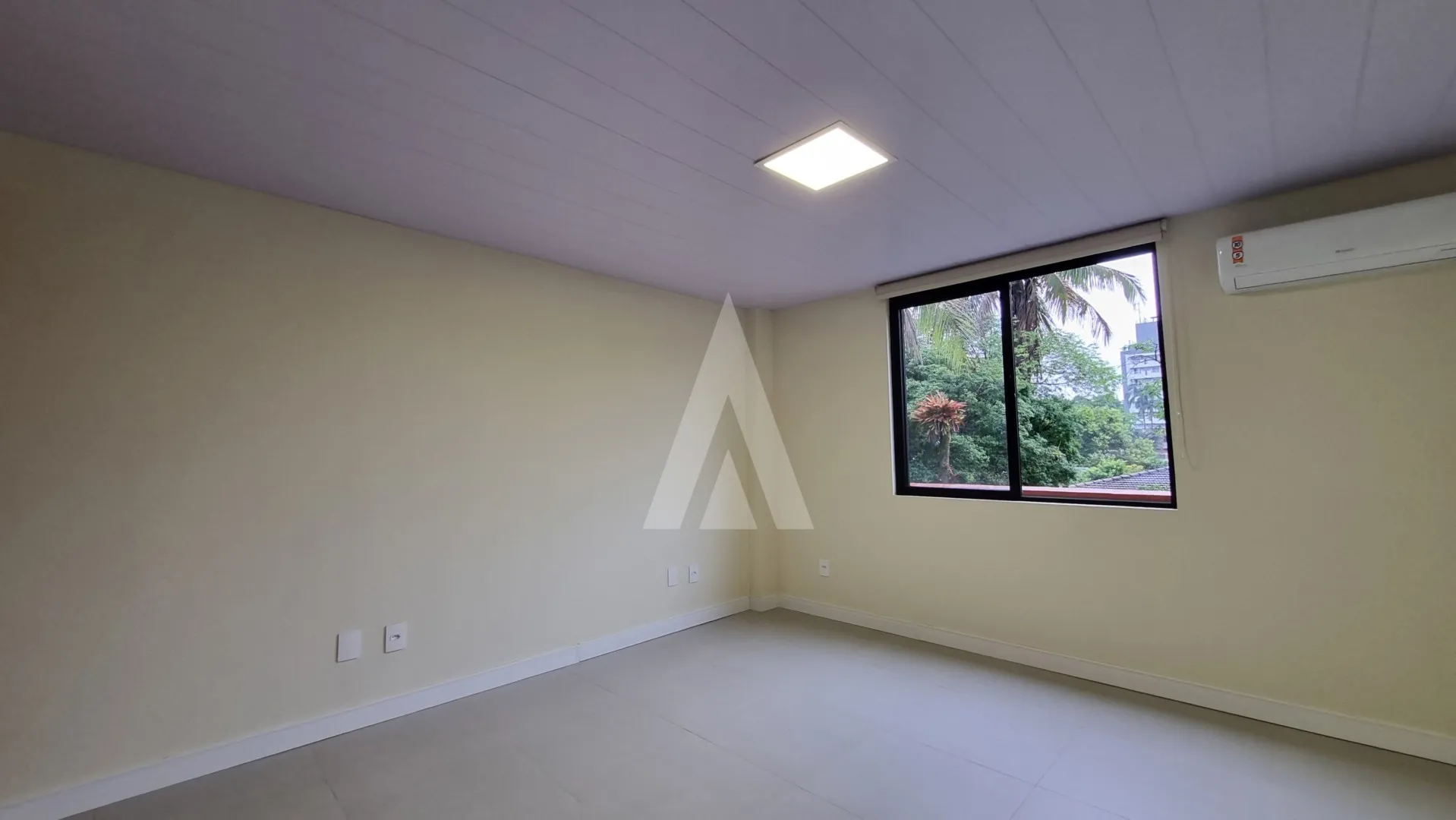 Casa Comercial com 263,26m, 7 salas no bairro Anita Garibaldi. — foto 5