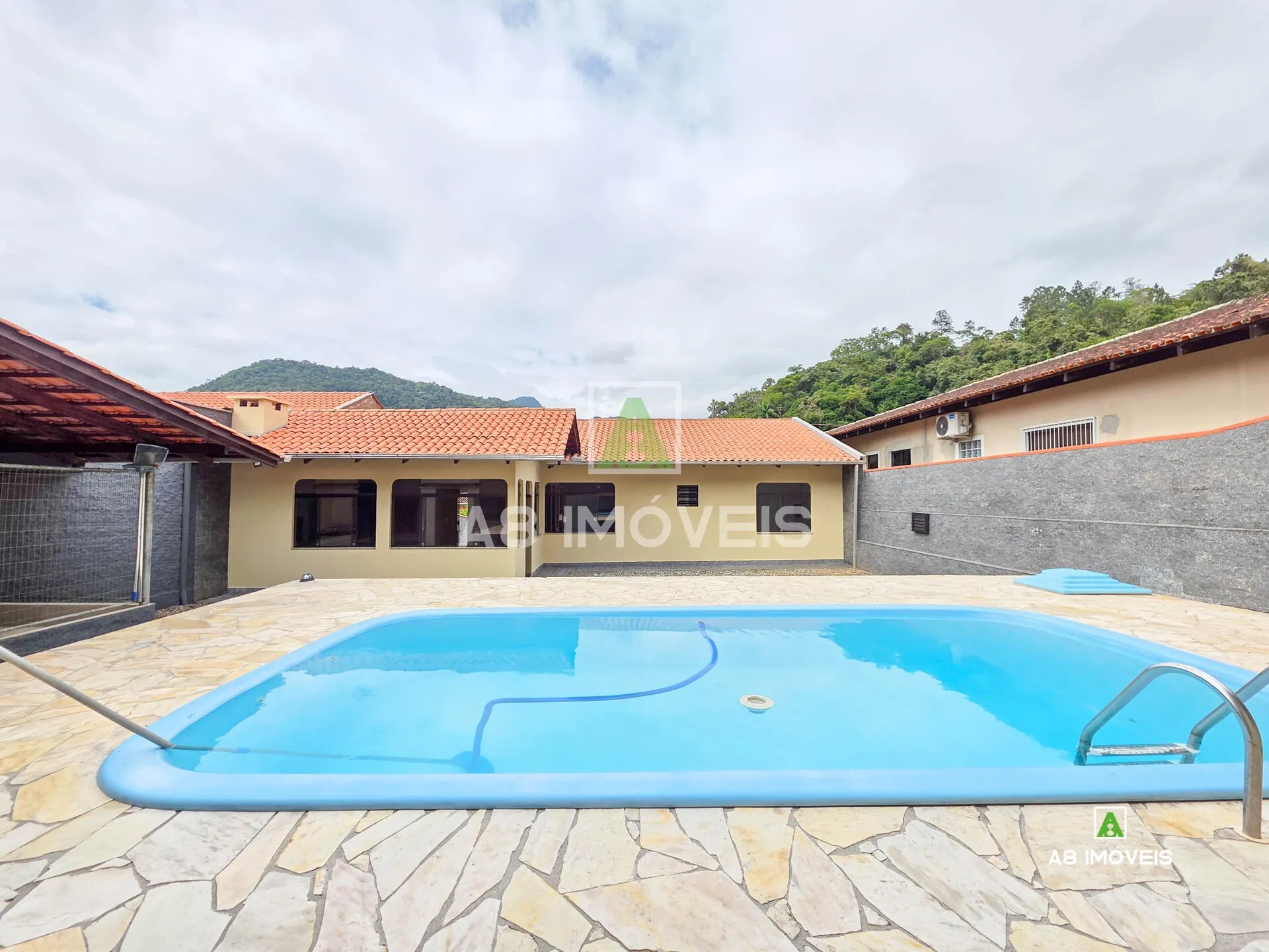CASA COM PISCINA 3 QUARTOS ÁREA DE FESTA BAIRRO PROGRESSO — foto 3