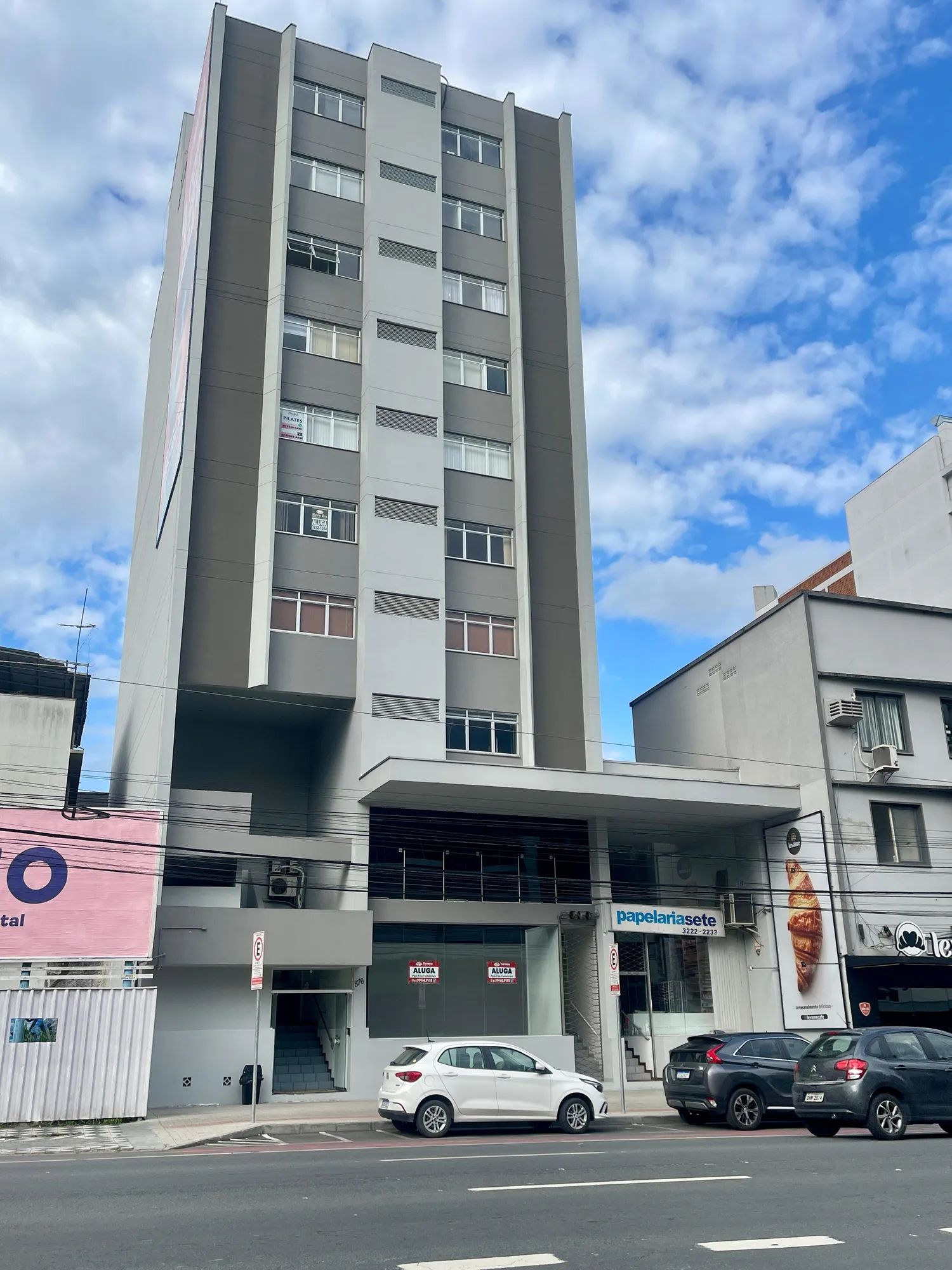 Sala comercial para locação no centro de Blumenau, em frente ao colégio Sagrada Família. - foto 1