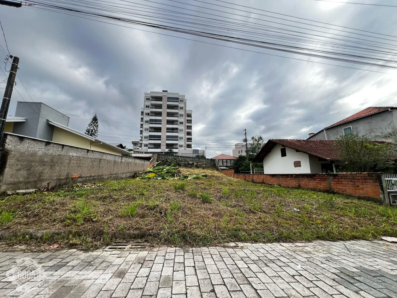 Terreno à Venda em Indaial com Frente para Duas Ruas - foto 1