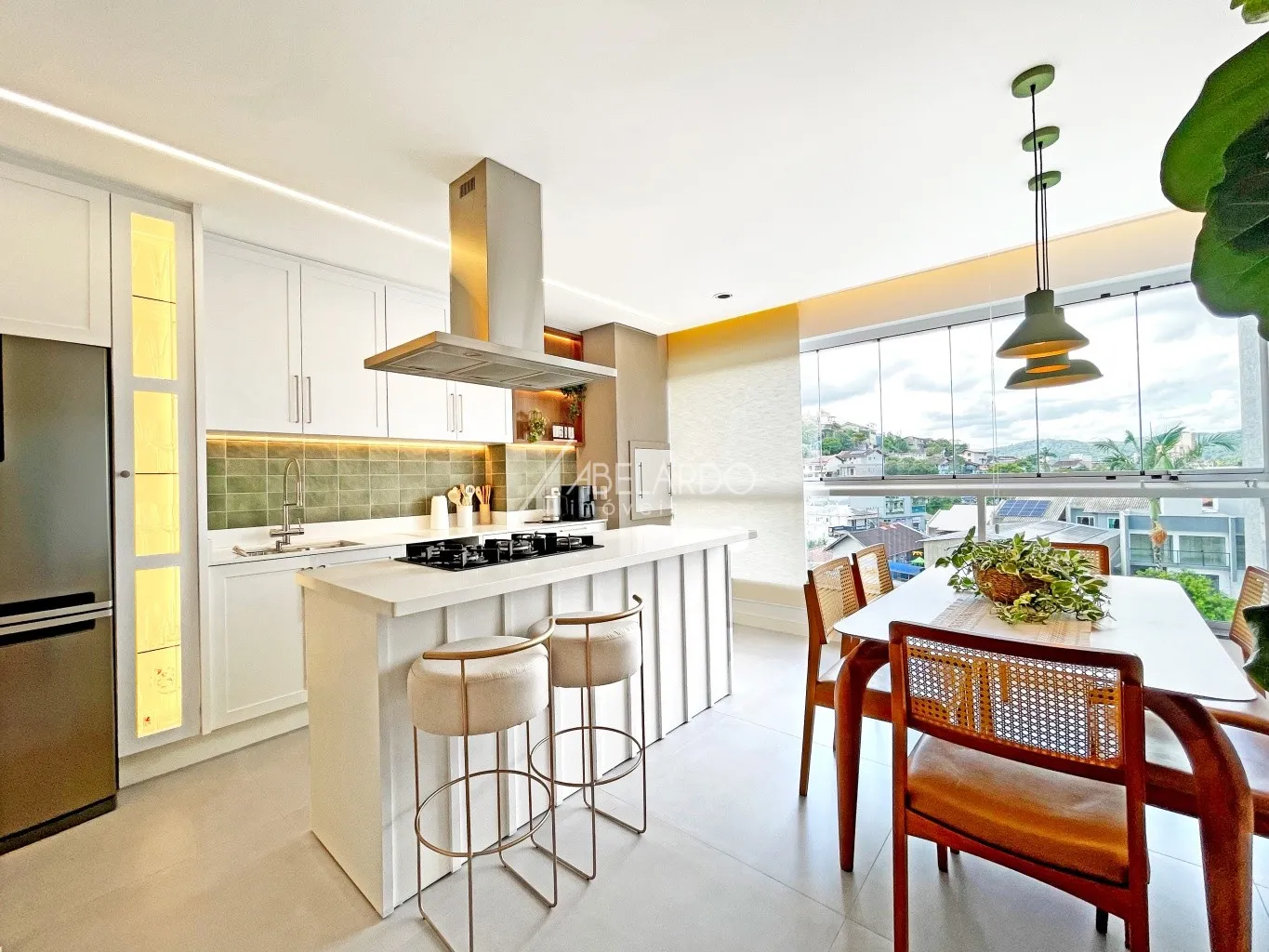 APARTAMENTO MOBILIADO, COM 02 VAGAS DE GARAGEM E BOX - NO BAIRRO ESCOLA AGRÍCOLA - foto 1