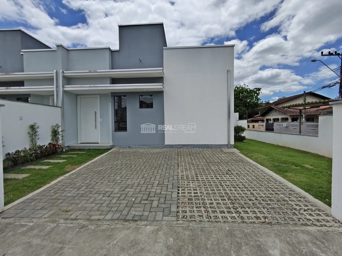 Casa geminada de 2 dormitórios, sendo 1 suíte. - foto 1