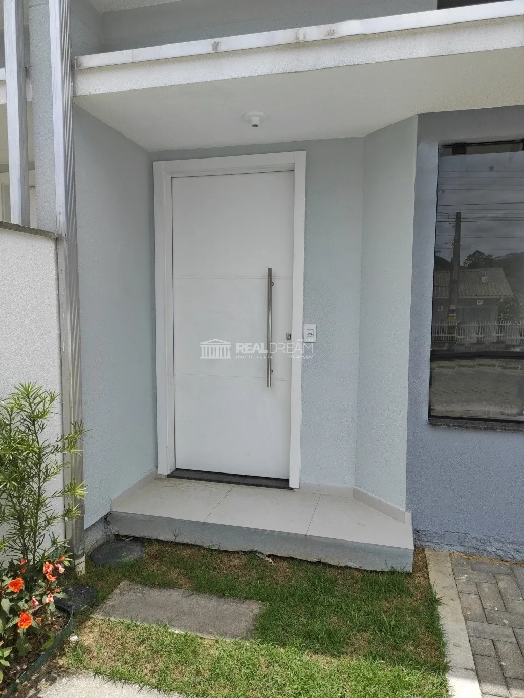 Casa geminada de 2 dormitórios, sendo 1 suíte. — foto 3