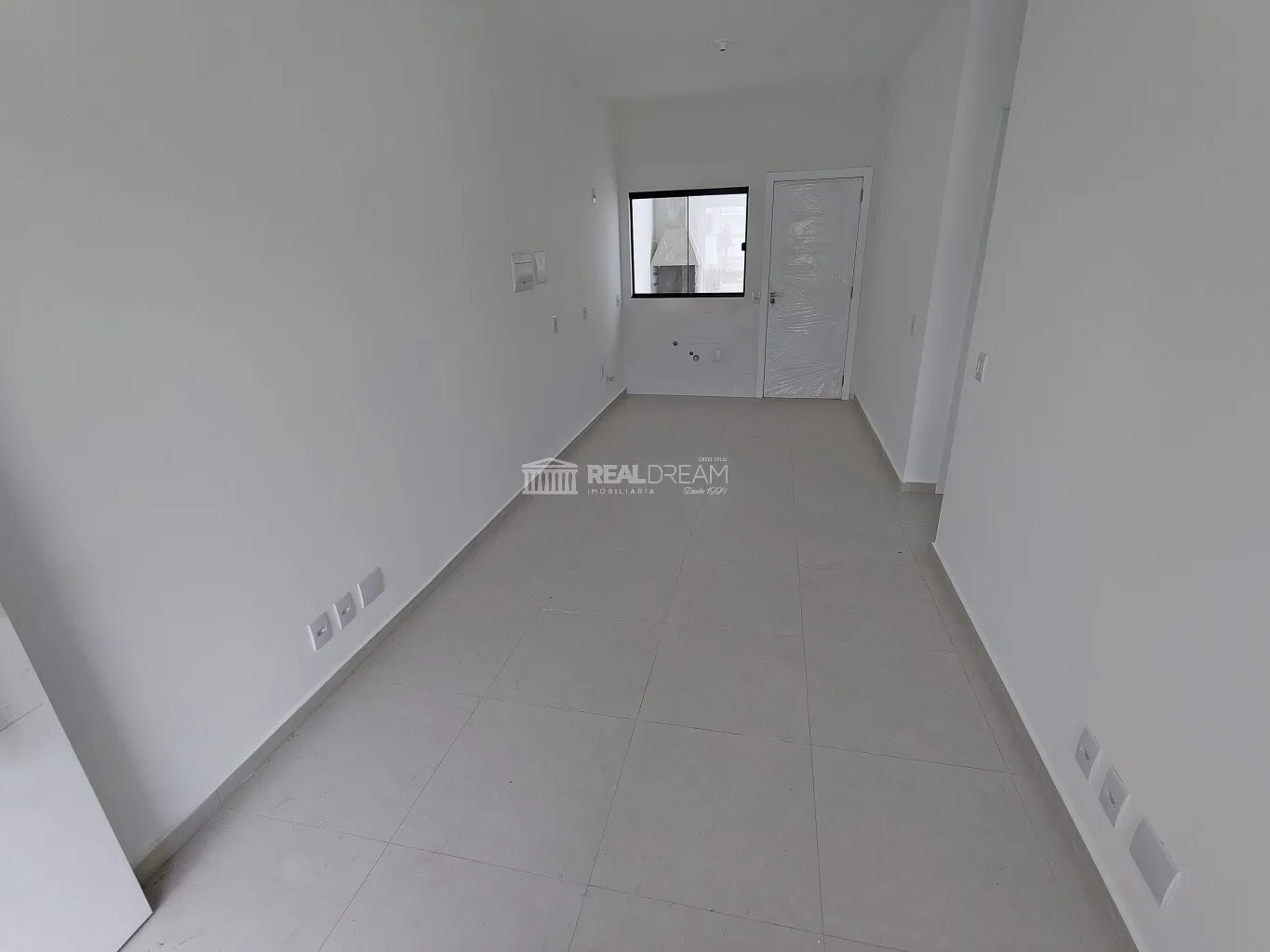 Casa geminada de 2 dormitórios, sendo 1 suíte. — foto 4