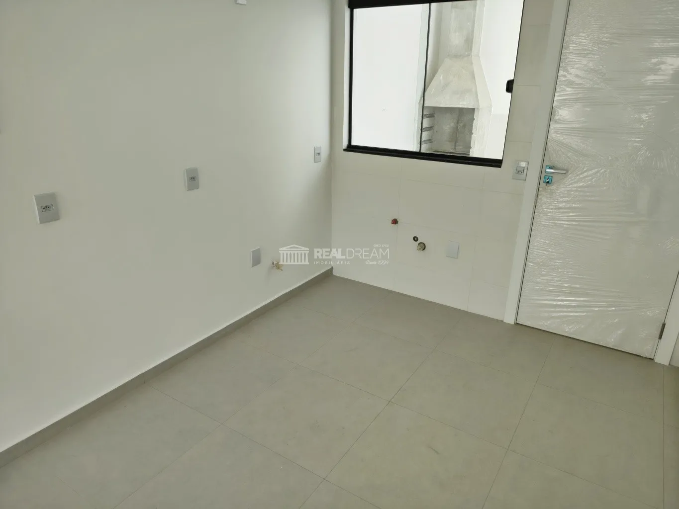 Casa geminada de 2 dormitórios, sendo 1 suíte. — foto 6