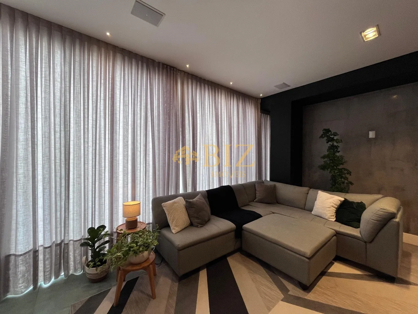 Cobertura plana FINAMENTE MOBILIADA (Porteira Fechada) em Camboriú, contendo 2 suítes (1 master) e 125m privativos! — foto 4