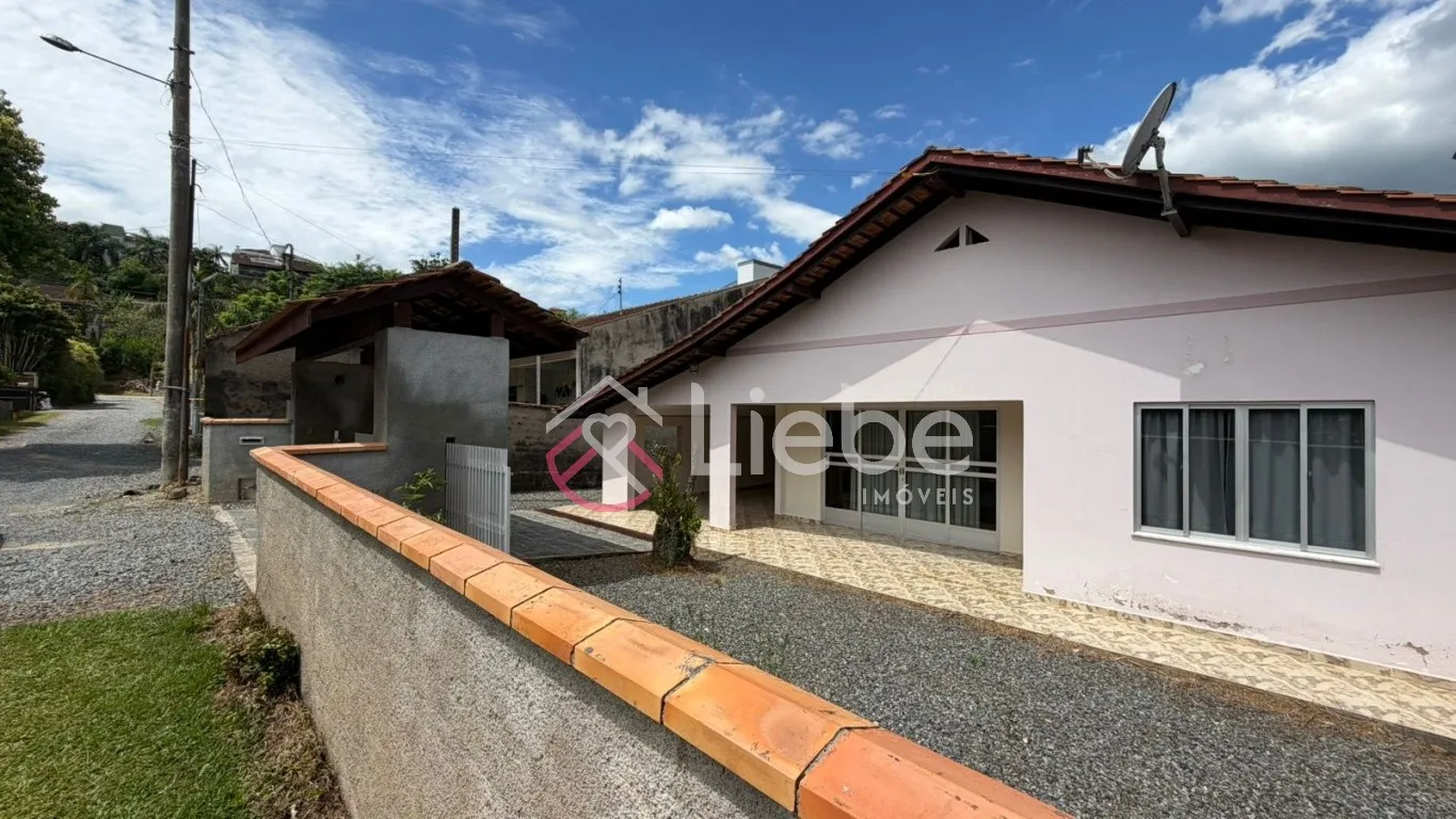 Excelente Casa no centro da cidade de Pomerode com 209,00m de área construída num terreno com 525,00m. — foto 3