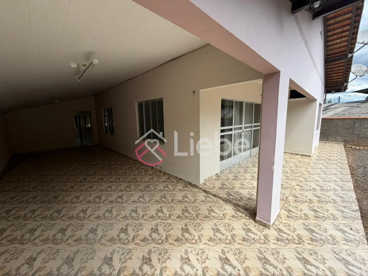 Excelente Casa no centro da cidade de Pomerode com 209,00m de área construída num terreno com 525,00m. — foto 6