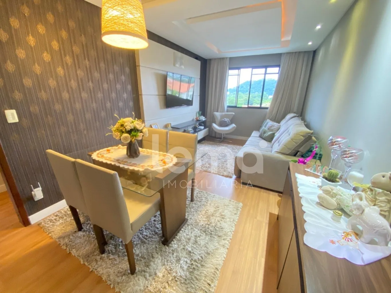 Apartamento semimobiliado com 3 dormitórios, no bairro Água Verde em Blumenau. — foto 2
