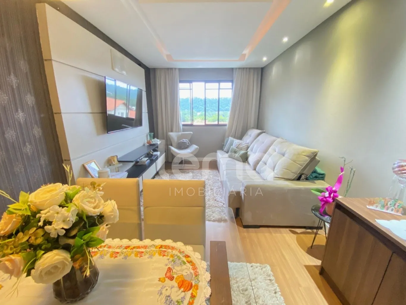 Apartamento semimobiliado com 3 dormitórios, no bairro Água Verde em Blumenau. — foto 4