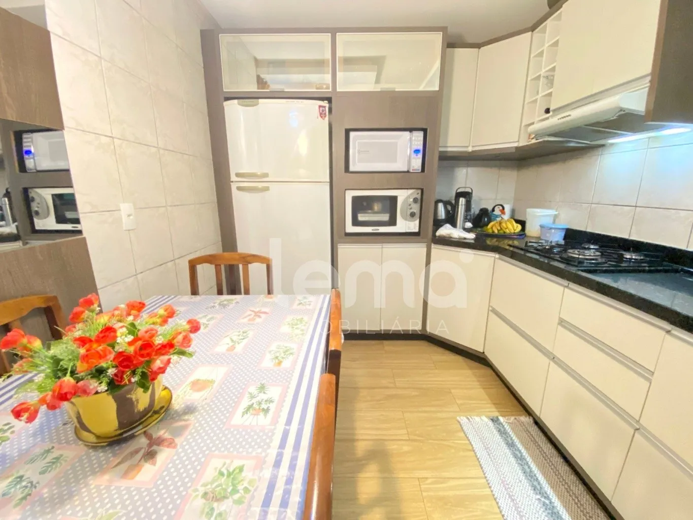 Apartamento semimobiliado com 3 dormitórios, no bairro Água Verde em Blumenau. — foto 7