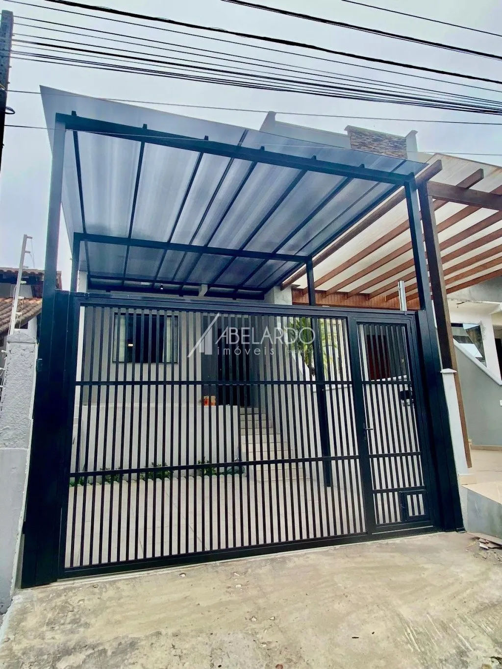 CASA COM DOIS DORMITÓRIOS E DUAS VAGAS DE GARAGEM - BAIRRO VELHA CENTRAL — foto 2