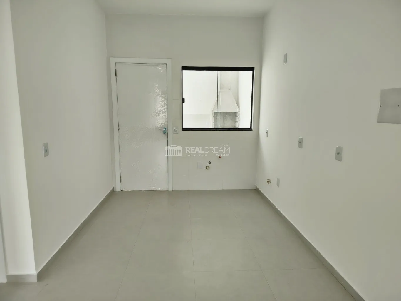 Casa geminada com 1 suíte e + 1 dormitório — foto 3