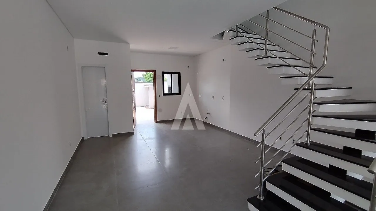 Sobrado Geminado com 1 suíte(s) mais 2 quarto(s) à venda no bairro Saguaçu em Joinville, por R$ 764.000.00. — foto 3