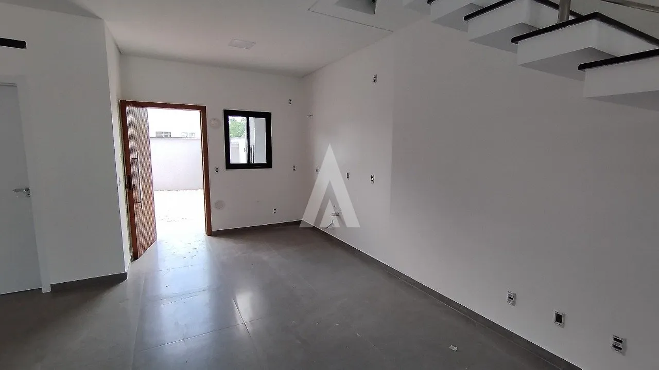 Sobrado Geminado com 1 suíte(s) mais 2 quarto(s) à venda no bairro Saguaçu em Joinville, por R$ 764.000.00. — foto 4