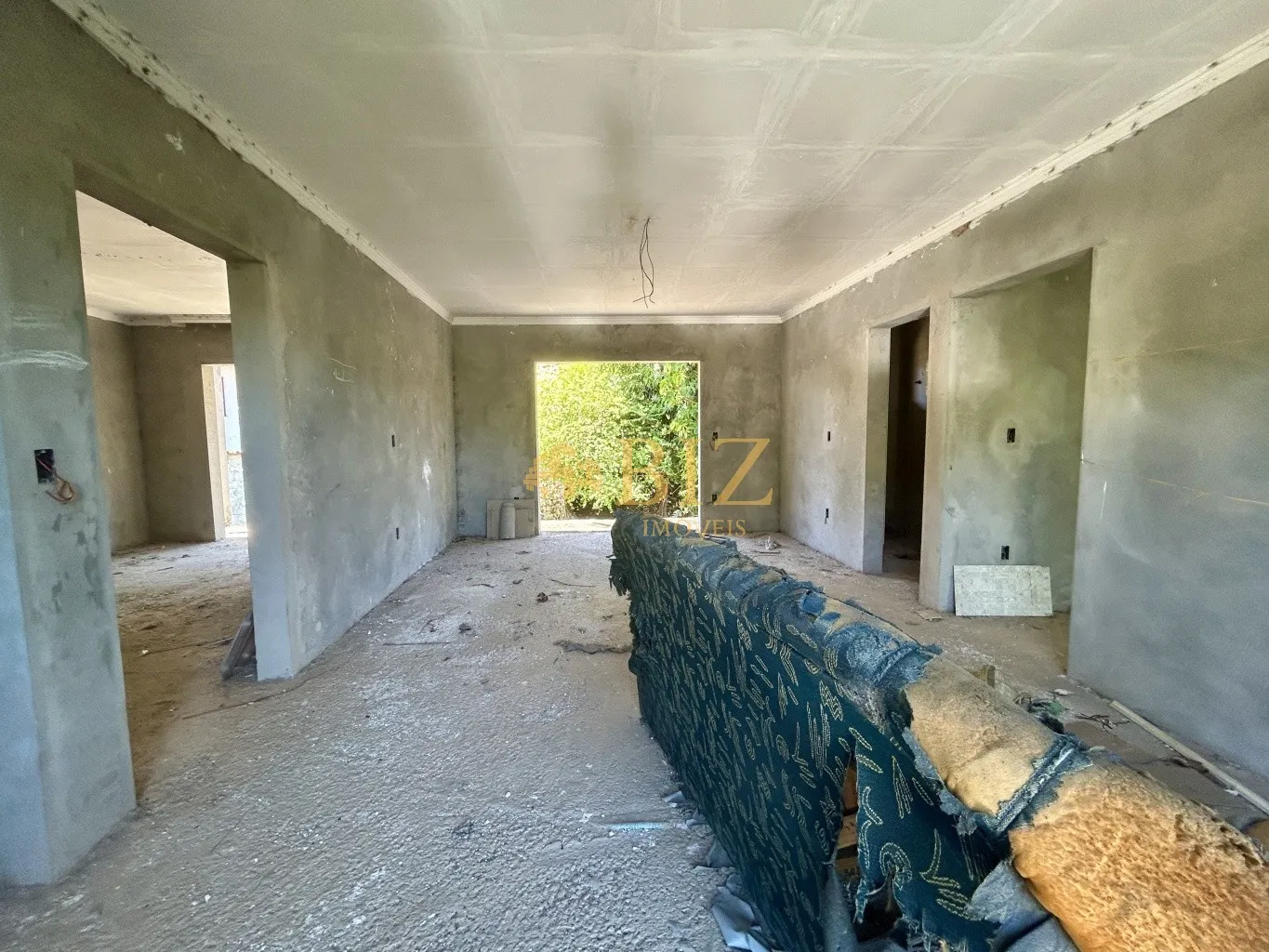 Terreno de 1.395m com 3 casas, sendo 1 em alvenaria (faltam acabamentos), 1 mista e 1 de madeira! — foto 3