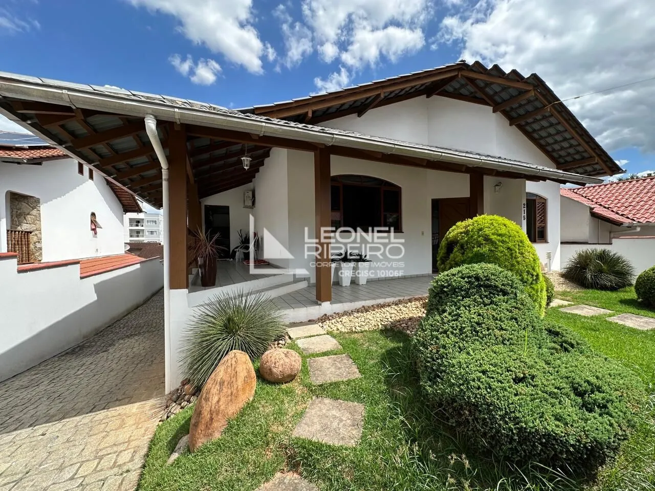 Casa com 3 dormitórios (1 suíte) à venda, 503,43 m no bairro Das Capitais - Timbó/SC - foto 1