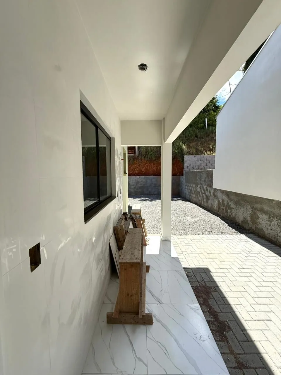 CASA COM PASSAGEM LATERAL POR 310 MIL — foto 2