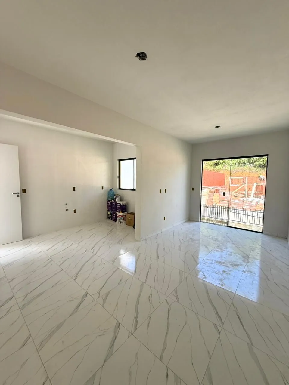 CASA COM PASSAGEM LATERAL POR 310 MIL — foto 3