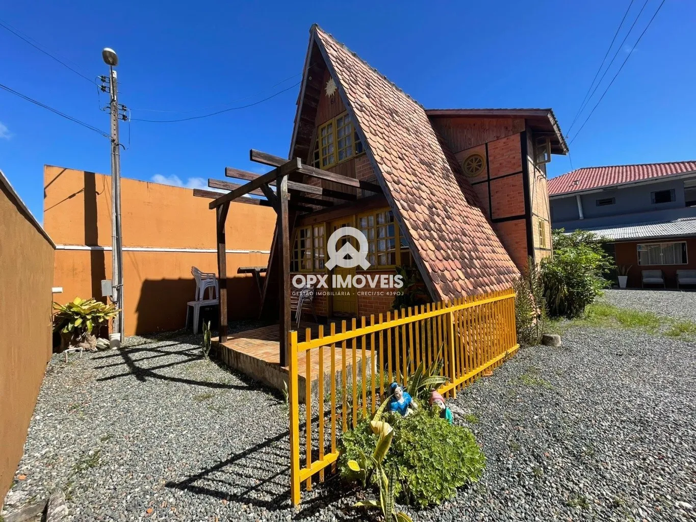 Terreno à Venda com Chalé e 3 Kitnets a 250m do Mar no Centro de Balneário Piçarras — foto 2