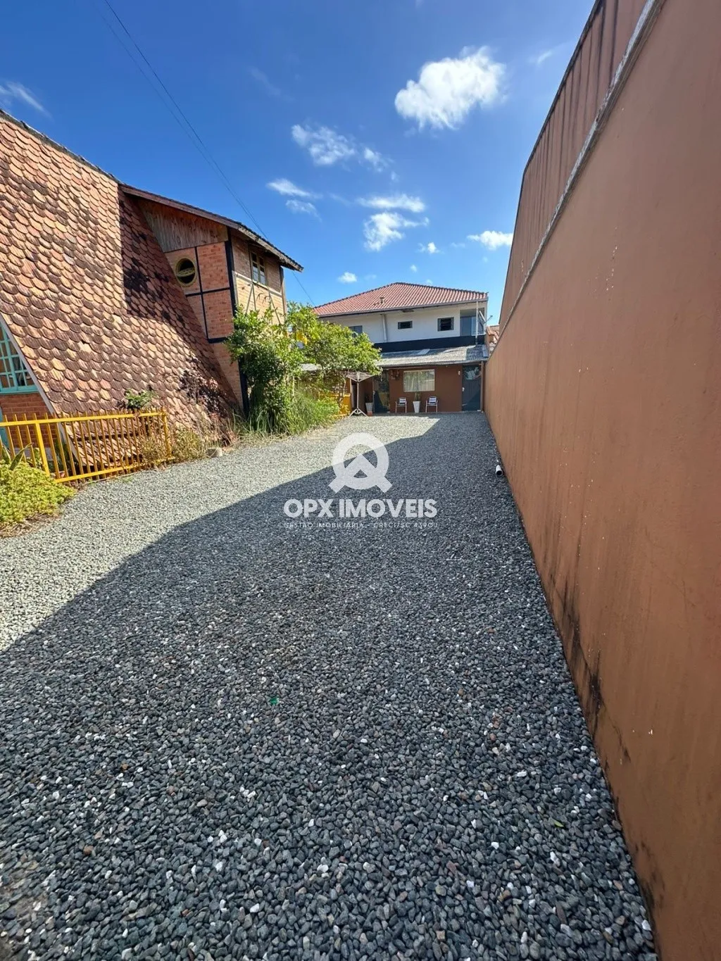 Terreno à Venda com Chalé e 3 Kitnets a 250m do Mar no Centro de Balneário Piçarras — foto 3