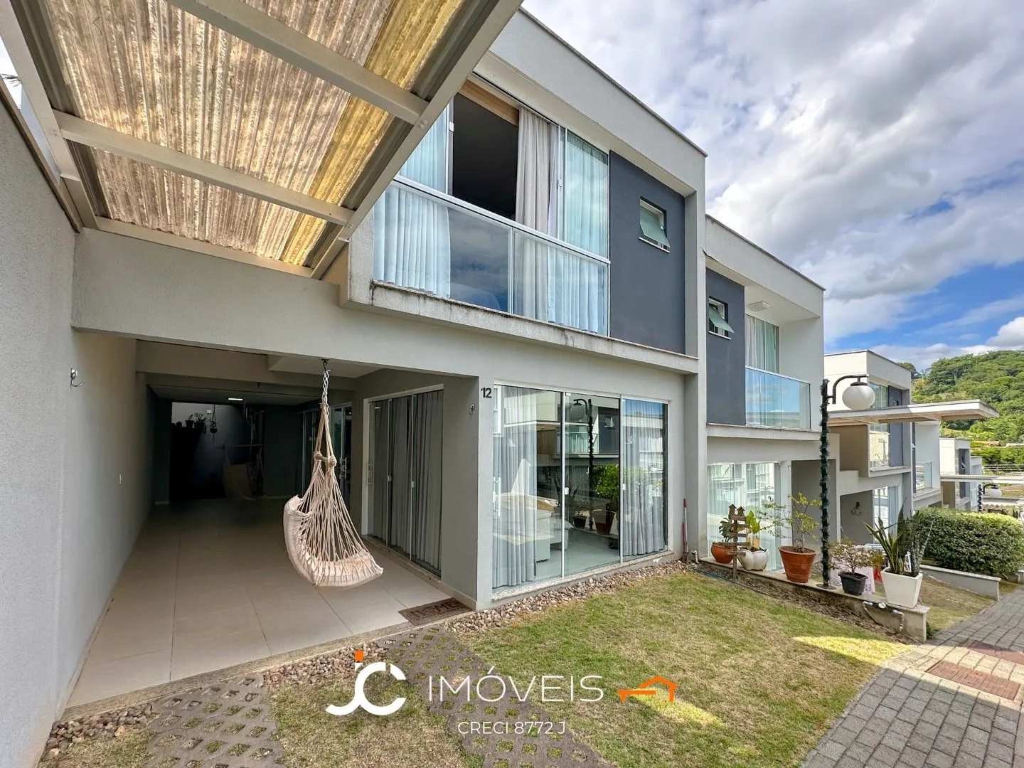 Sobrado com 3 dormitórios à venda, 157 m por R$ 840.000,00 - Água Verde - Blumenau/SC - foto 1