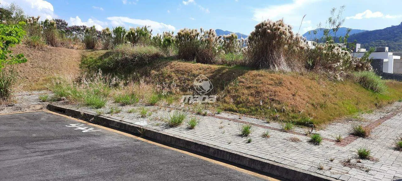 Terreno à venda em região residencial tranquila, com ótima topografia, infraestrutura completa e documentação em dia. Ideal para construir ou investir - foto 1