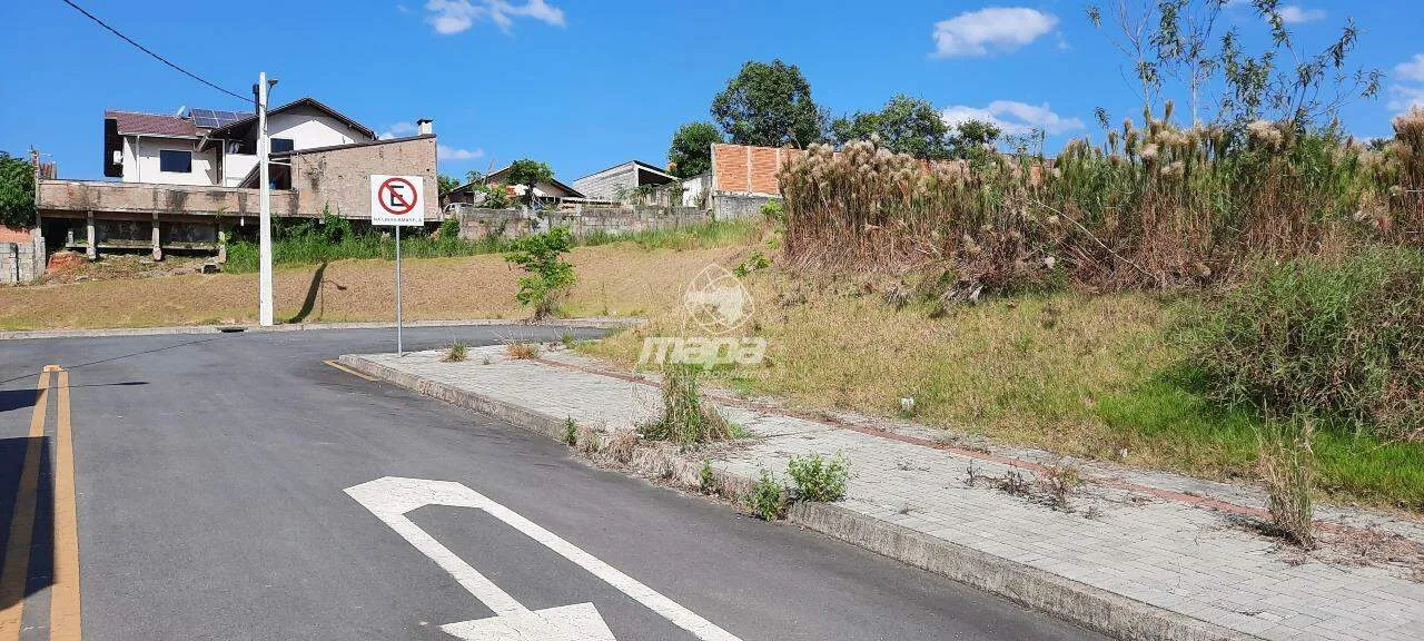 Terreno à venda em região residencial tranquila, com ótima topografia, infraestrutura completa e documentação em dia. Ideal para construir ou investir — foto 2