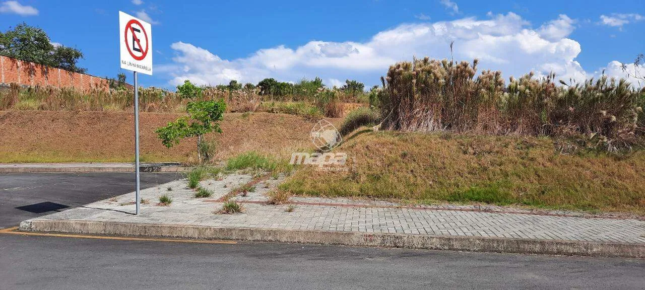 Terreno à venda em região residencial tranquila, com ótima topografia, infraestrutura completa e documentação em dia. Ideal para construir ou investir — foto 3