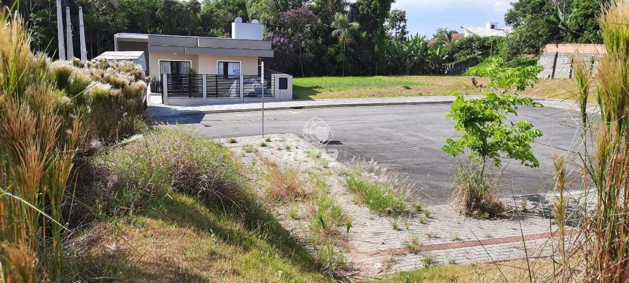 Terreno à venda em região residencial tranquila, com ótima topografia, infraestrutura completa e documentação em dia. Ideal para construir ou investir — foto 5