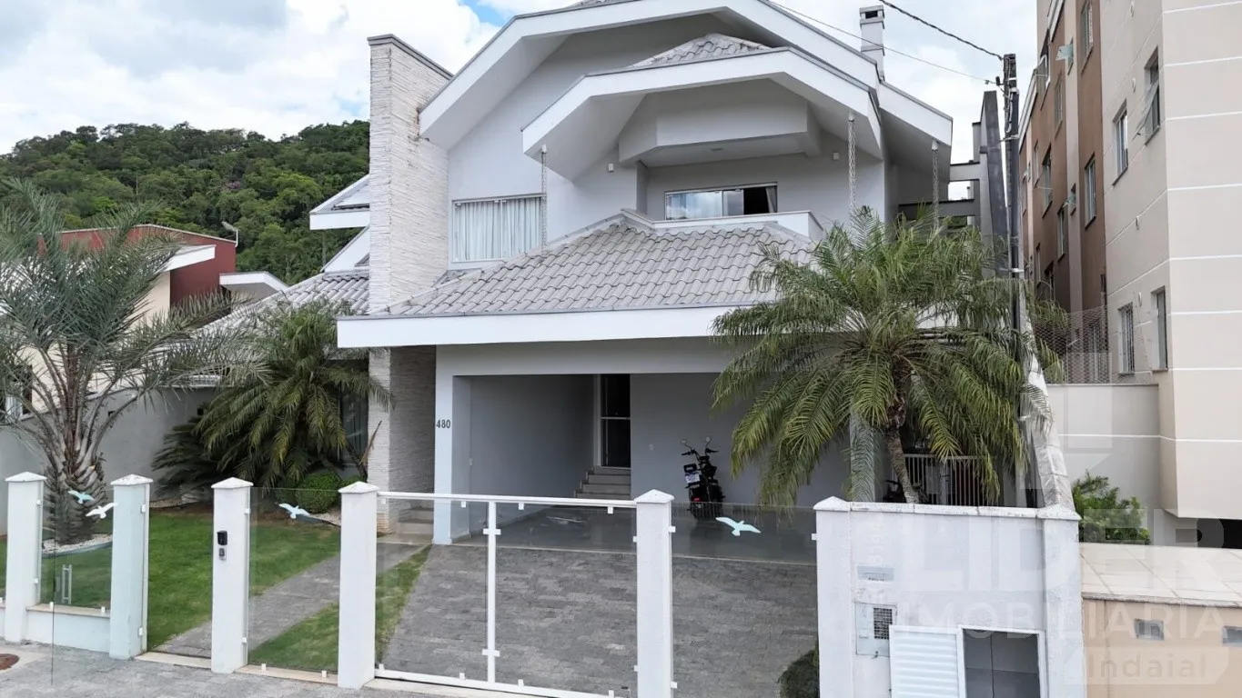 Casa de alto padrão com 3 dormitórios sendo 290,00m de área construída no bairro Estados Indaial/SC - foto 1