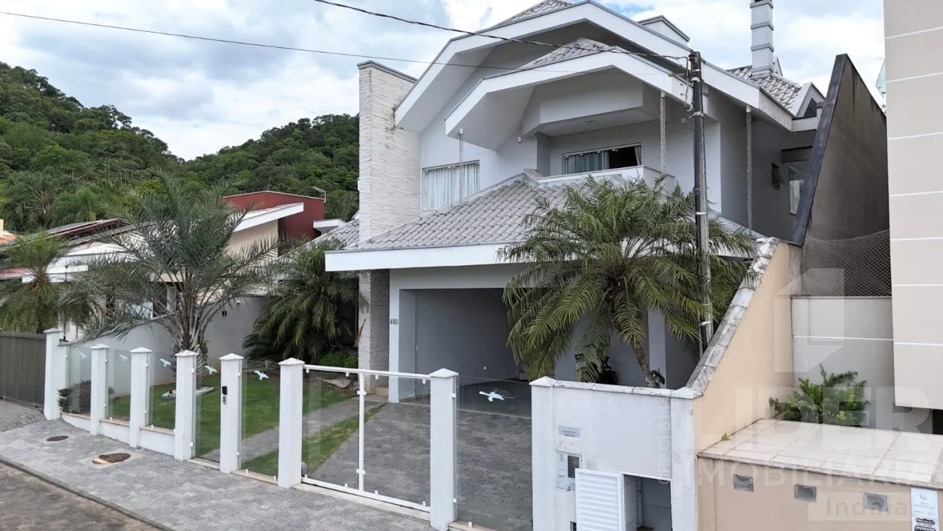 Casa de alto padrão com 3 dormitórios sendo 290,00m de área construída no bairro Estados Indaial/SC — foto 2
