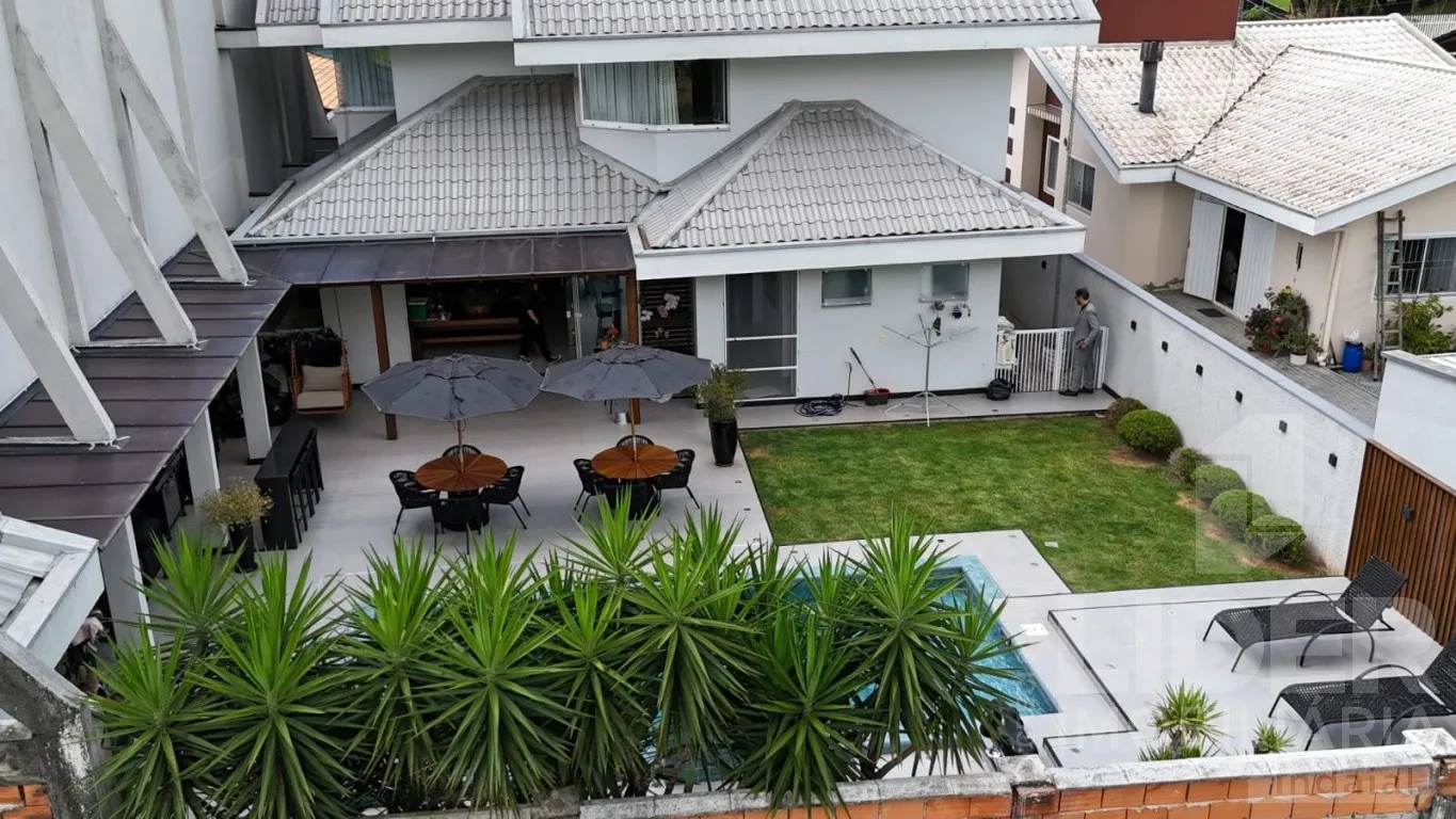 Casa de alto padrão com 3 dormitórios sendo 290,00m de área construída no bairro Estados Indaial/SC — foto 5