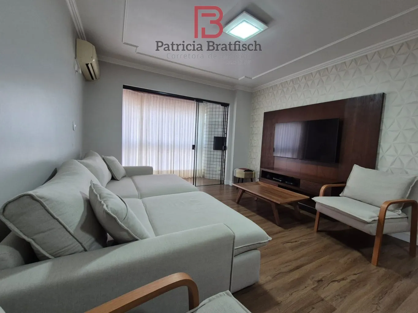 Amplo apartamento semi mobiliado, com 03 dormitórios sendo 01 suíte. Localização privilegiada na região Central de Blumenau. — foto 2