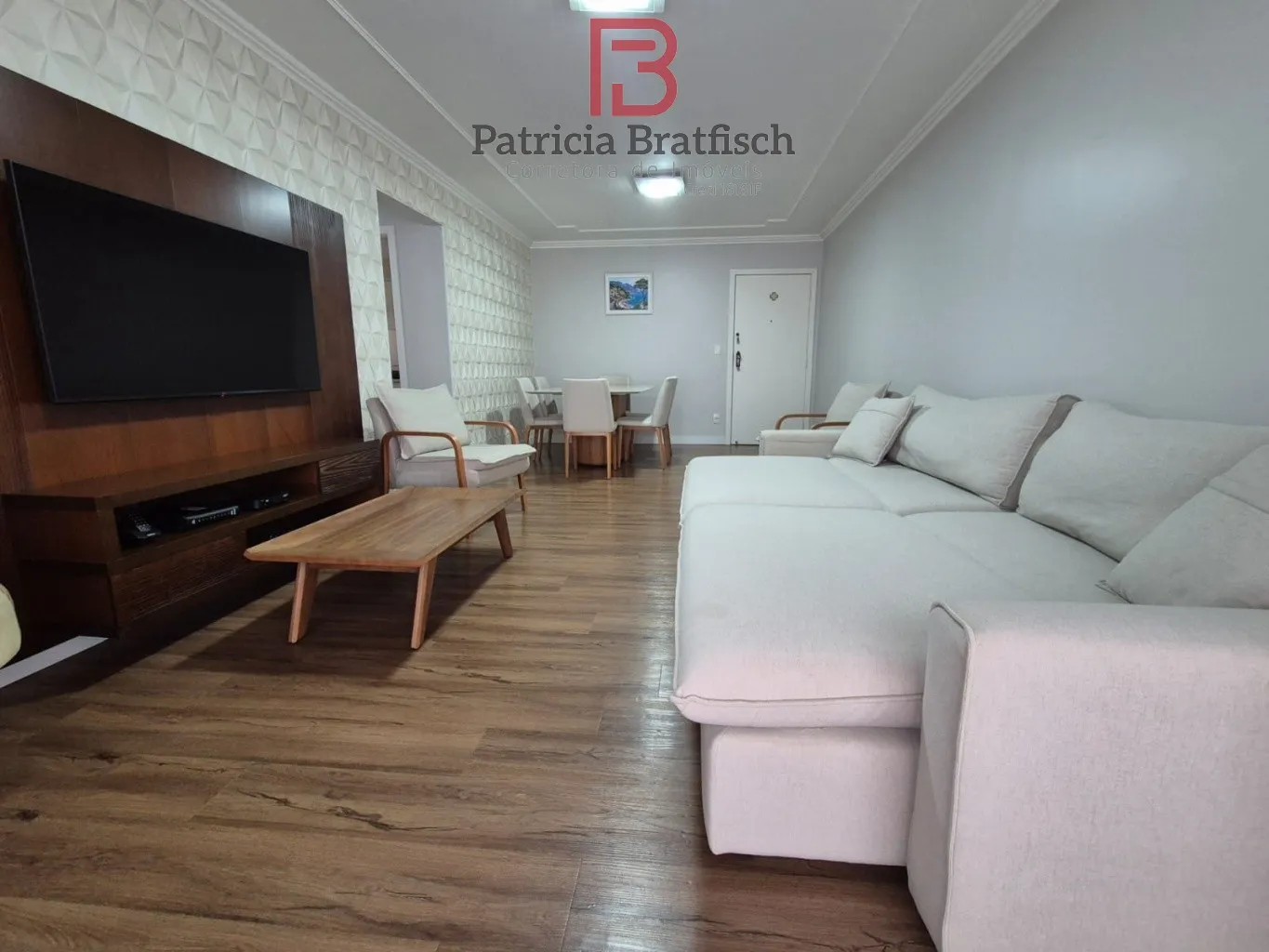 Amplo apartamento semi mobiliado, com 03 dormitórios sendo 01 suíte. Localização privilegiada na região Central de Blumenau. — foto 3