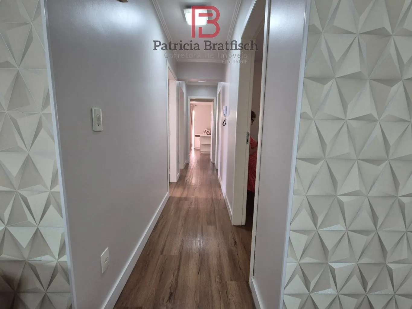 Amplo apartamento semi mobiliado, com 03 dormitórios sendo 01 suíte. Localização privilegiada na região Central de Blumenau. — foto 7